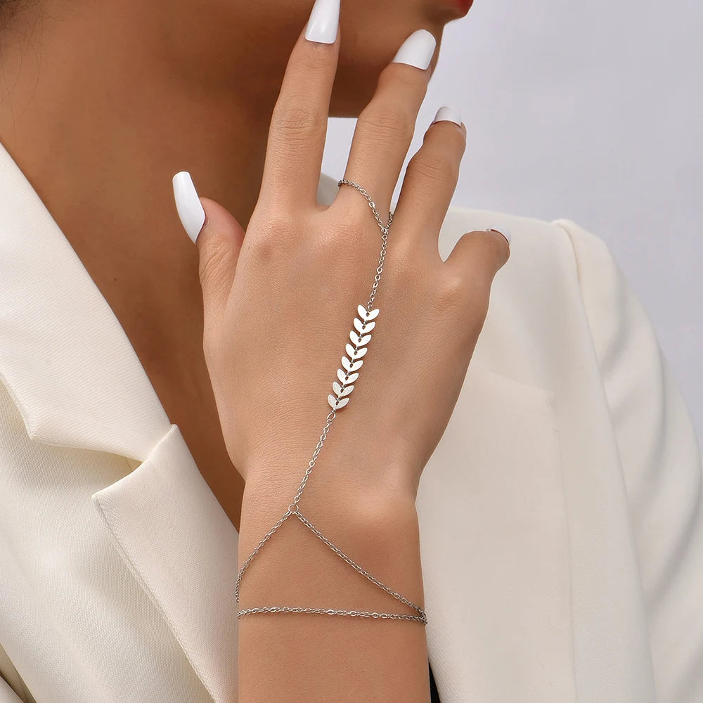 Dainty Chain Hand Harness